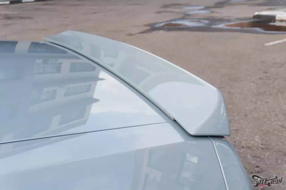 Dodge Challenger Hellcat Redeye. Окрас текстурного пластика в цвет кузова и черный глянец и полная оклейка кузова в глянцевый полиуретан!